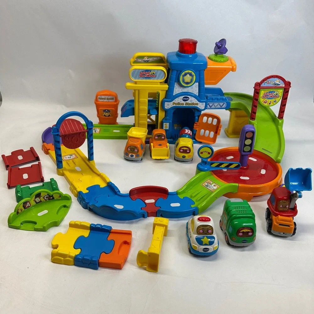 VTech Go Go Smart Wheels Police Station Playset with 6 Vehicles and Tracks